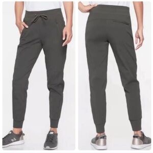 Athleta Trekkie North Grey Jogger Pant Women's Size 2